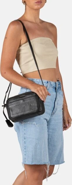 Burkely Just Jolie Dames Crossover Camerabag - Zwart -Burkely 473x1200 1