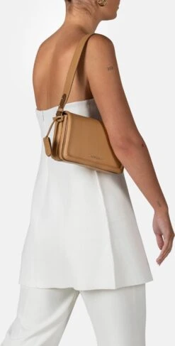 Burkely Beloved Bailey Dames Crossbody Tas - Licht Cognac -Burkely 609x1200 2