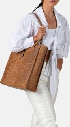 Burkely Casual Cayla Dames Shopper 14" - Cognac -Burkely 664x1200 1