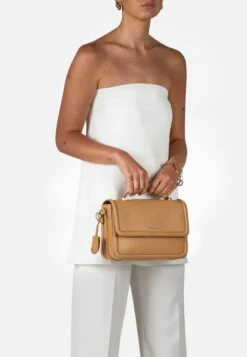 BURKELY Beloved Bailey - Schoudertas - Light Cognac -Burkely 97fb55006af543ea8bf0a90599799a1f