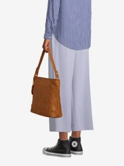 BURKELY Buideltassen Buideltas Even Elin Dames Cognac -Burkely bf20bf5b6b4550c776a0187f3e21fb66